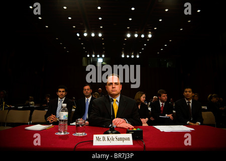 D. Kyle Sampson bezeugt vor dem Justizausschuss des Senats über Alberto Gonzaless wissen von Rechtsanwalt Zündungen Stockfoto