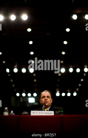 D. Kyle Sampson bezeugt vor dem Justizausschuss des Senats über Alberto Gonzaless wissen von Rechtsanwalt Zündungen Stockfoto