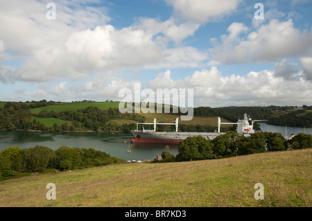 Schifffahrt auf dem Fluss Fal von 15. Jahrhundert Schmugglern Hütte Tolverne Cornwall England UK aufgelegt Stockfoto