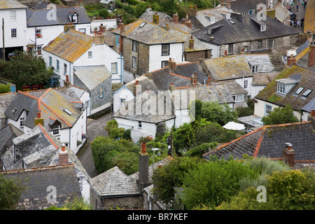 Blick über die Dächer von Fishermens Cottages an The Fishing Village von Port Isaac, Cornwall, UK Stockfoto