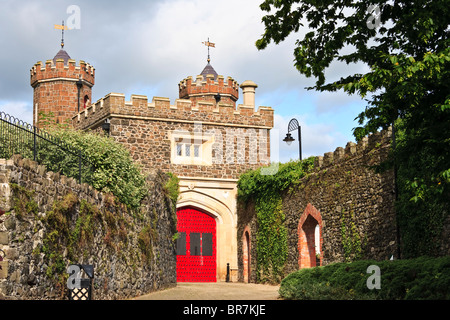 Gateway, das die Antrim Castle (oder Massereene Burg) Gärten, County Antrim, Nordirland Stockfoto