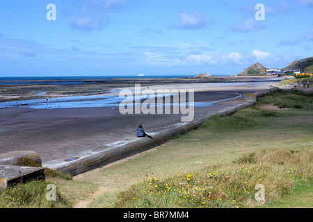 St. Ouen's Bay, Jersey. Blaues Meer und azurblauen Himmel und perfekte Ruhe Stockfoto