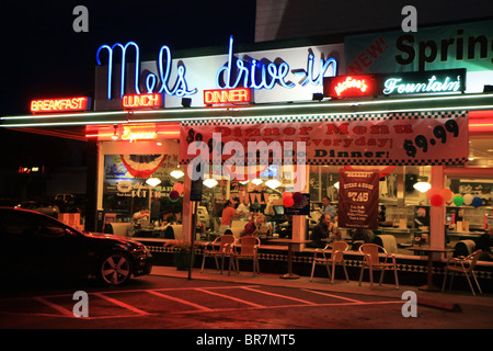 Mels drive-in Diner an der Lombard Street in der Nacht, San Francisco, Vereinigte Staaten von Amerika Stockfoto