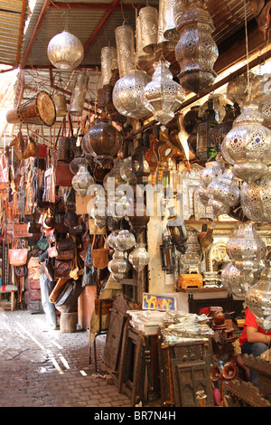 Marktstände im Souk, Djemaa El Fna, Marrakesch, Marokko, Afrika Stockfoto