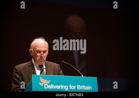 Liberaler Demokrat Schatten Kanzler Vince Cable in Arena und Convention Centre Liverpool, die Herbst 2010 Konferenz statt. Stockfoto