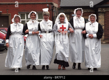 Krankenschwestern, gekleidet in Uniformen der Vergangenheit am Royal Hospital in Wolverhampton im Jahr 1997 Stockfoto