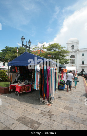 Markt am Plaza Catedral, Casco Antiguo, Panama City, Panama. Stockfoto