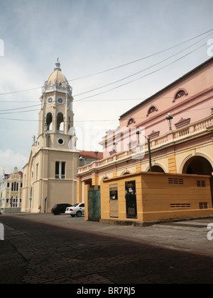 Kirche San Francisco de Asis an Casco Viejo von Panama City. Stockfoto