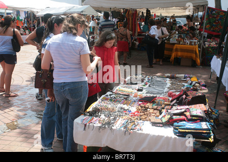 Markt am Plaza Catedral, Casco Antiguo, Panama City, Panama. Stockfoto