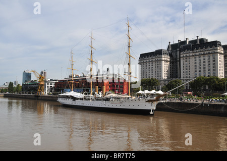 Fragata Presidente Sarmiento Segeln Dampfschiff Marinemuseum, Ankern in der muddy Waters Dock 3, Puerto Madero, Buenos Aires Stockfoto