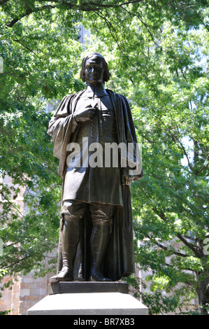 Statue von Pfr. Abraham Pierson, alten Campus der Yale University, New Haven, Connecticut, USA Stockfoto