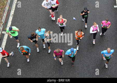 30. GREAT NORTH RUN 2010 Start Linie Welten größte laufen / halb Marathon Newcastle nach South Shields 54.000 Läufer Stockfoto