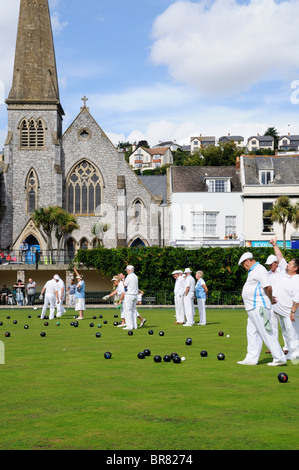 Spieler, die Überprüfung ein Schuss während einer Krone grünen Schalen Übereinstimmung in Dawlish, Devon Stockfoto