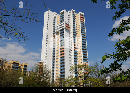 Appartement-Hochhaus von Walter Gropius, Gropiusstadt, Satelliten-Siedlungen, Neukölln, Berlin, Deutschland, Europa. Stockfoto