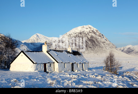 Winter am schwarzen Rock Cottage und Glencoe, Schottland Stockfoto