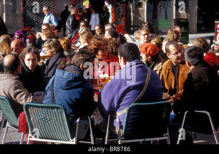 Café im Freien in der Nähe von Plaza Puerta Cerrada, Madrid, Spanien Stockfoto