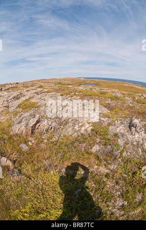 Fischaugen-Bild von Brachland und Küste bei Roste Cove Rock Wände National Historic Site, Roste Cove, Newfoundland, Kanada; Schatten Stockfoto