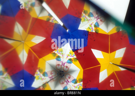 Kaleidoskop Spiegel Spielzeug Oberrohr sehen Auge siehe Muster Farbe Änderung drehen hübschen Glas Chip transluzente Ende Blatt potentiel zu reflektieren Stockfoto