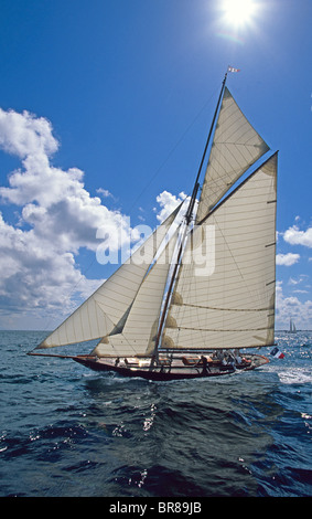 Eric Tabarly Yacht "Pen Duick ich" im vollen Zelt Benodet, bretonischen. Von William Fife in Fairlie entworfen, wurde es ich gebaut Stockfoto