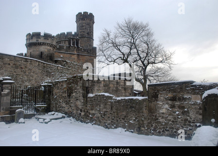 Eine winterliche Szene in Old Calton Burial Ground, Edinburgh, Schottland. Stockfoto