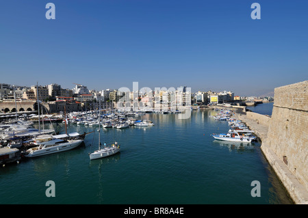 Panorama Blick auf die Altstadt Hafen von venezianischen Festung, Heraklion, Kreta, Griechenland Stockfoto