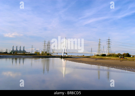 Die neue Hängebrücke, die Durchführung der A548 Straße über den Fluss Dee in der Nähe von Flint in Nord-Wales. Stockfoto