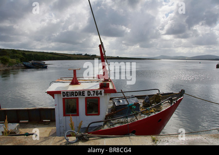 Boote gebunden an der Pier in Belmullet, Co. Mayo, Irland Stockfoto