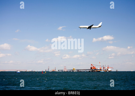 Kommerzielle Flugzeug fliegen Stockfoto