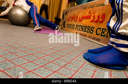 Frauen trainieren ein Frauen-Fitness-Studio in Kabul. Stockfoto