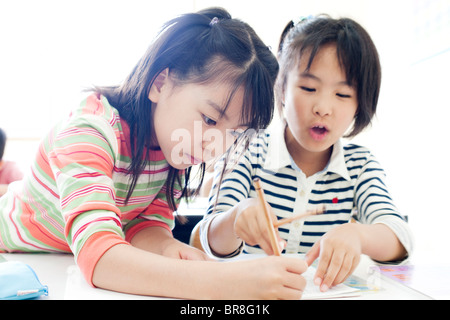 Mädchen gemeinsam studieren Stockfoto