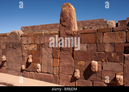 Ruinen von Tiwanaku: Versunkene Hofmauer Stockfoto