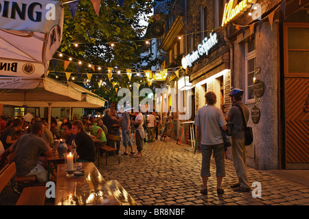 Gäste in einem Apfel Wein Pub, Alt-Sachsenhausen, Frankfurt Am Main, Hessen, Deutschland Stockfoto