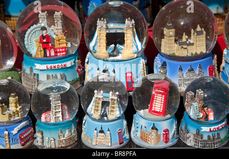 Schneekugeln in London-Souvenir-shop Stockfoto