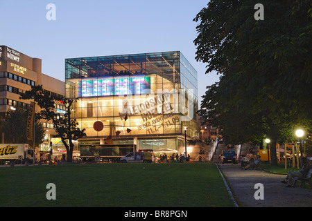 Beleuchtete Kunstmuseum am Schlossplatz am Abend, Stuttgart, Baden-Württemberg, Deutschland Stockfoto