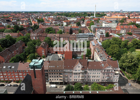 Panoramaansicht von Kiel an der Ostsee in Schleswig-Holstein, Katholische Probsteikirche St. Nikolaus, Wohnhaeuser, Wohnsiedlung, Mehrfamilienhaeuser, Stockfoto