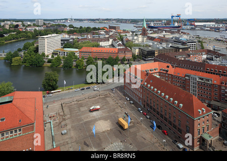 Panoramaansicht von Kiel der Ostsee in Schleswig-Holstein, Rathausplatz, Ahlmann-Haus Mit Ahlmann-Bank, Kleiner Kiel, Nordbank, Kieler Schloss, Alt Stockfoto