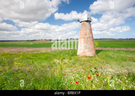 Blythburgh Entwässerung Mühle befindet sich durch einen Fußweg auf der Southwold Seite des Flusses Blyth nahe Southwold Hafen & Walberswick. Stockfoto