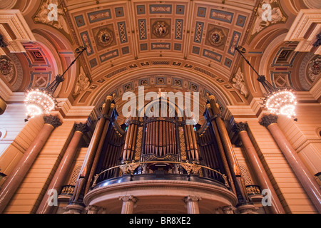 Eine innere Foto von St Georges Hall in Liverpool Stockfoto