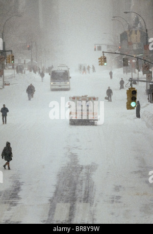 42. Street in Blizzard Conditions, NYC Jahrgang 1990er Stockfoto