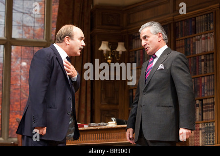 Ja, Herr Ministerpräsident - Komödie am Gielgud Theatre starring Henry Goodman und David Haig Stockfoto