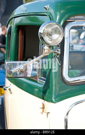 Abseits Frontscheibe Säule eines Morris zeigt 15/6-Scheinwerfer und Spiegel der hinteren Ansicht Stockfoto