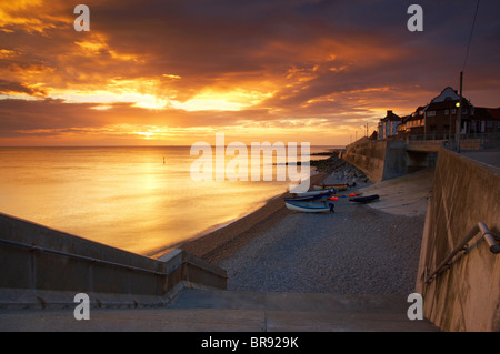 Sonnenaufgang an einem august Morgen in Sheringham an der Nordküste Norfolk Stockfoto