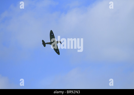 Ein Spitfire, Teil der Schlacht von Großbritannien Memorial Flug zum Eastbourne Air Show, Sussex, England. Stockfoto