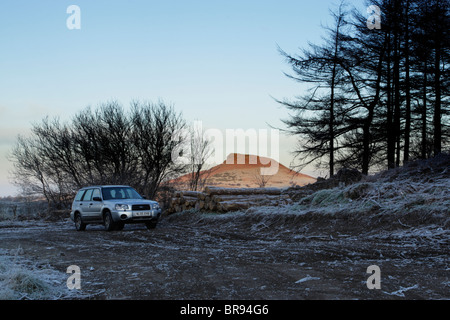 Vier-Rad-Antrieb Subaru Forester geparkt am Gribdale Tor in der Nähe, Nähe Richtfest an einem frostigen Morgen Stockfoto