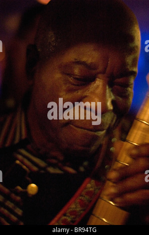 Porträt von Buddy Guy, Gitarre spielen Stockfoto