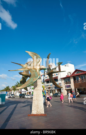 Mexiko, Cozumel. Dove Bildhauerei an der kommunalen Fähranleger, San Miguel, Isla de Cozumel (Insel Cozumel). Stockfoto