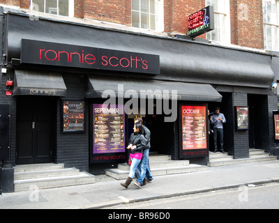 Außenseite des Ronnie Scott ist eine berühmte Veranstaltungsort für jazz-Musik Firth Street London UK Stockfoto