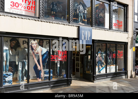 GAP-Store in Chester Stadtzentrum, Cheshire, England, UK Stockfoto