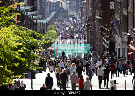 Buchanan Street, Glasgow City Centre, Menschen zu Fuß in der Sommersonne, Schottland, Großbritannien Stockfoto