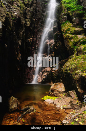 Skala-Kraft-Wasserfall im englischen Lake District Stockfoto